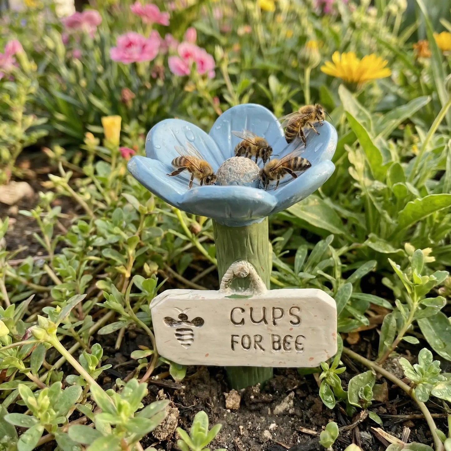 Darolio®🐝Flower-Shaped Bee Watering Station💧